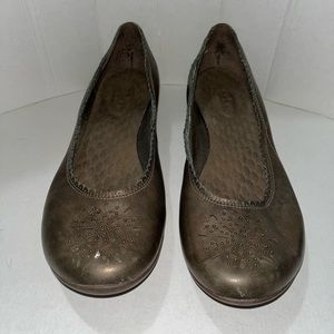 Bronze Privo Leather comfort flats in women's size 10.